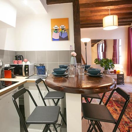 Authentic Apartment In Center Of Parisian Marais Buitenkant foto