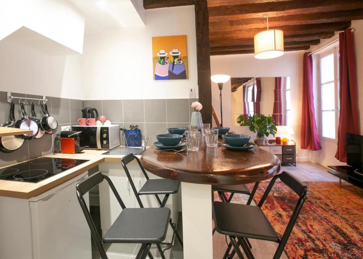 Authentic Apartment In Center Of Parisian Marais Buitenkant foto