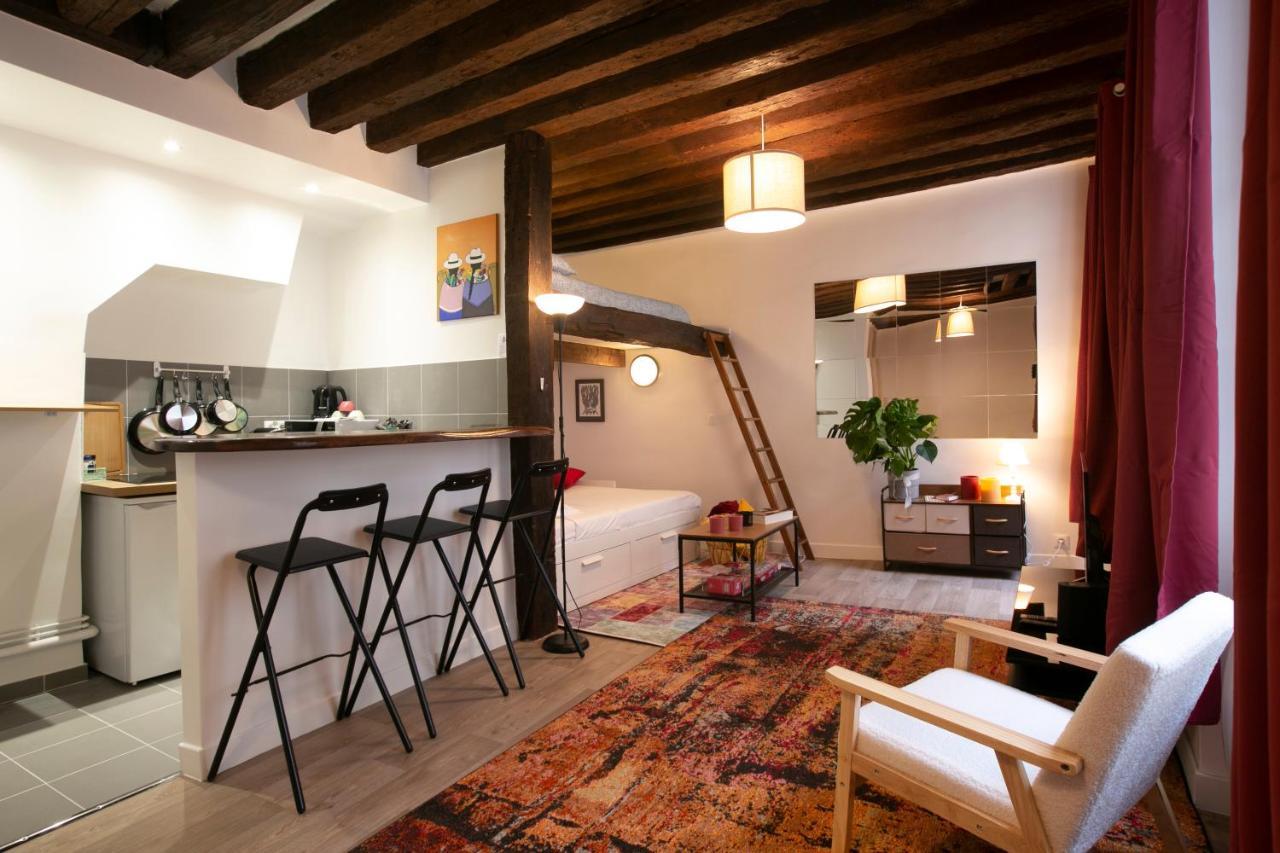 Authentic Apartment In Center Of Parisian Marais Buitenkant foto