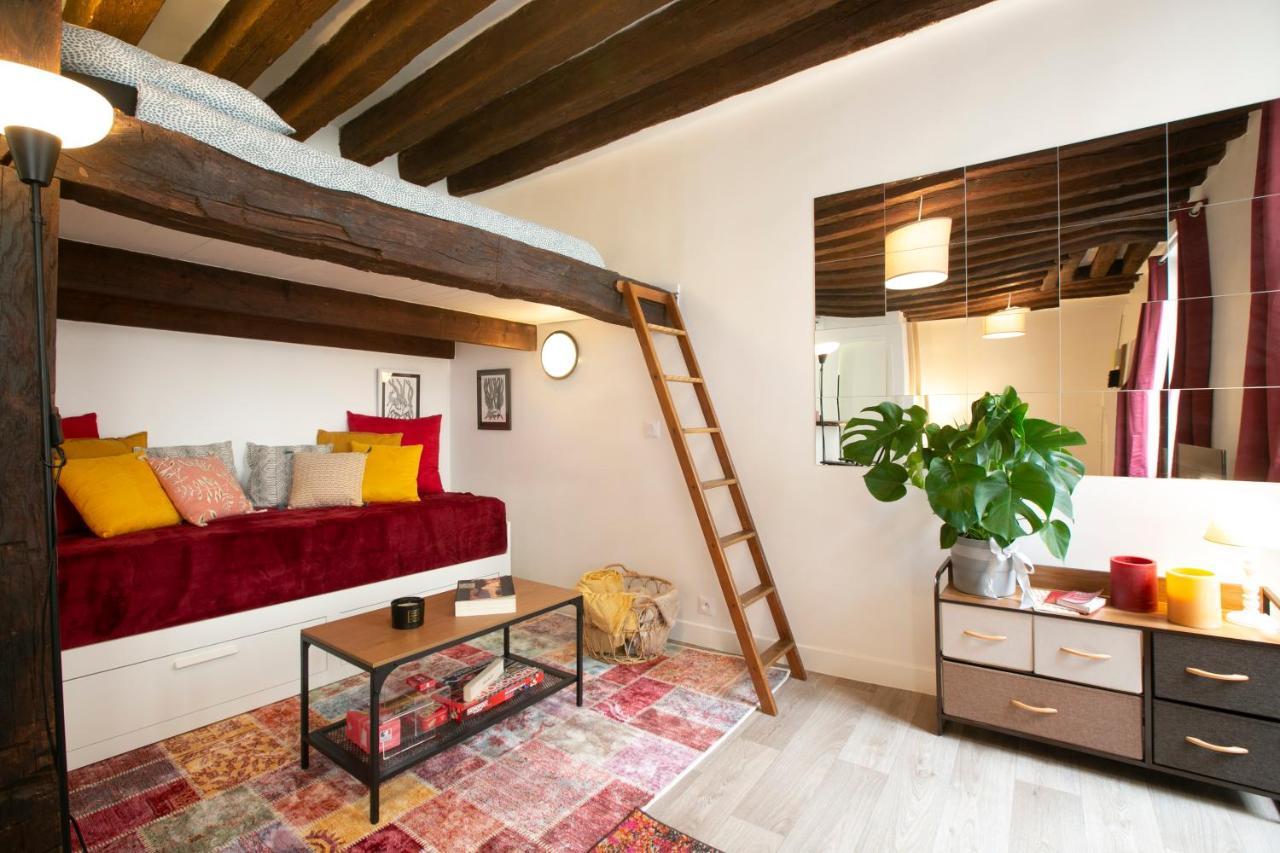 Authentic Apartment In Center Of Parisian Marais Buitenkant foto