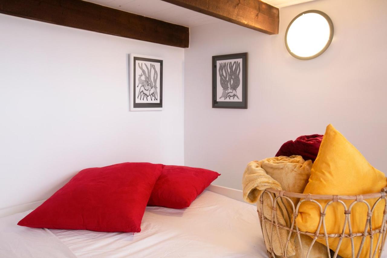 Authentic Apartment In Center Of Parisian Marais Buitenkant foto