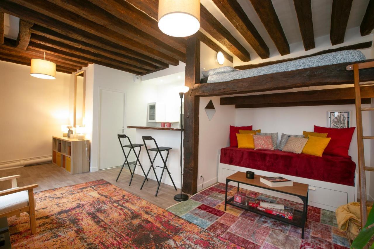 Authentic Apartment In Center Of Parisian Marais Buitenkant foto