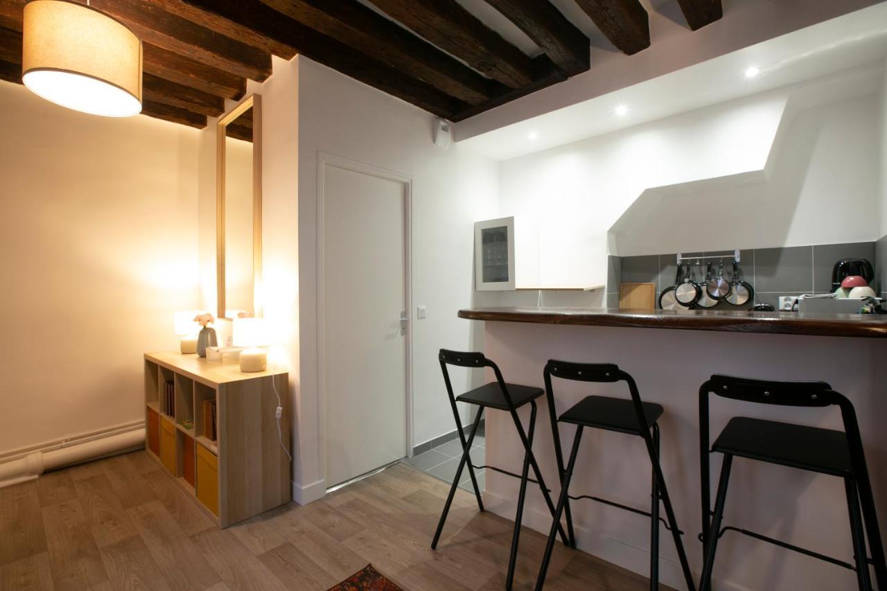 Authentic Apartment In Center Of Parisian Marais Buitenkant foto