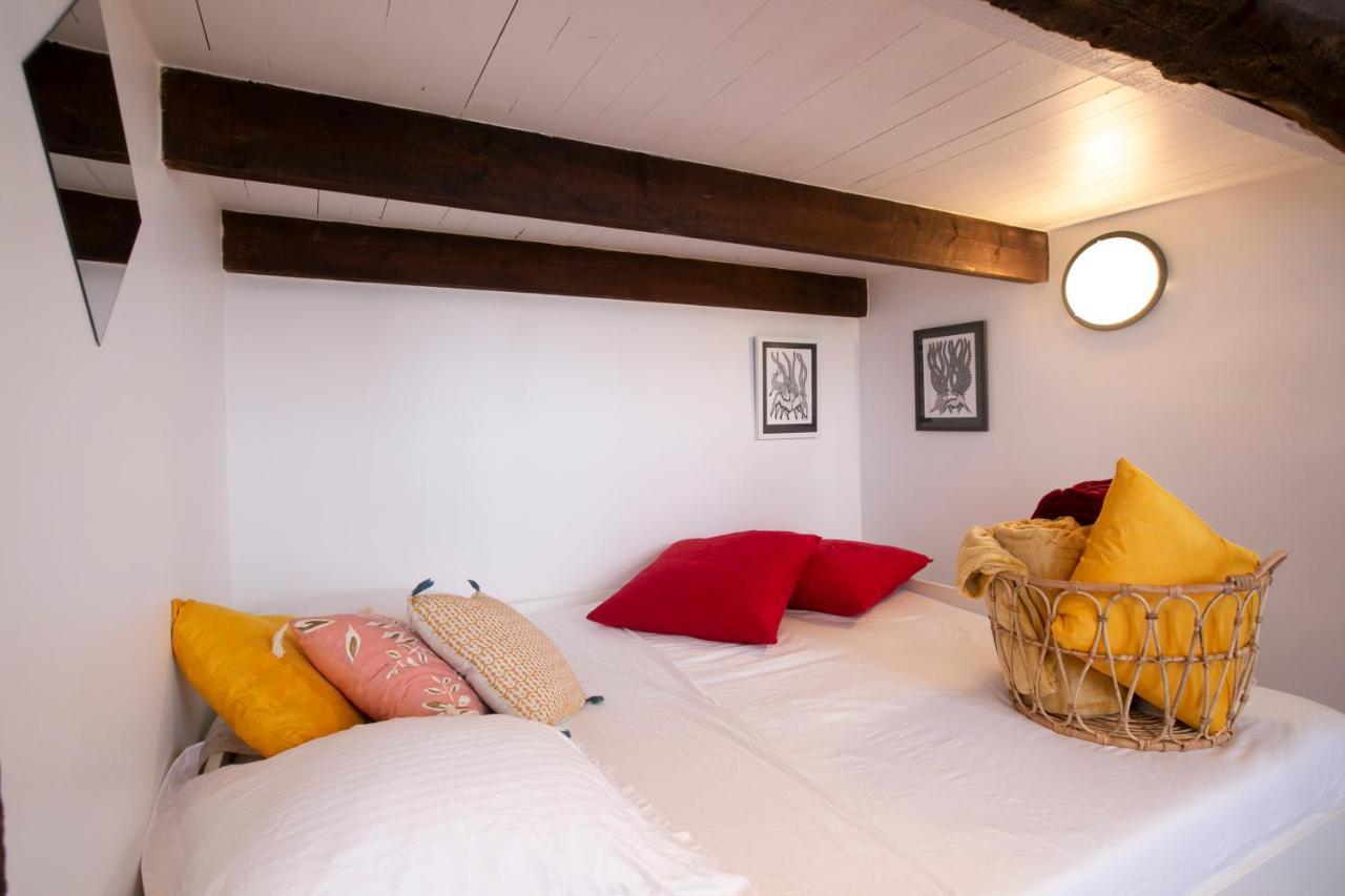Authentic Apartment In Center Of Parisian Marais Buitenkant foto