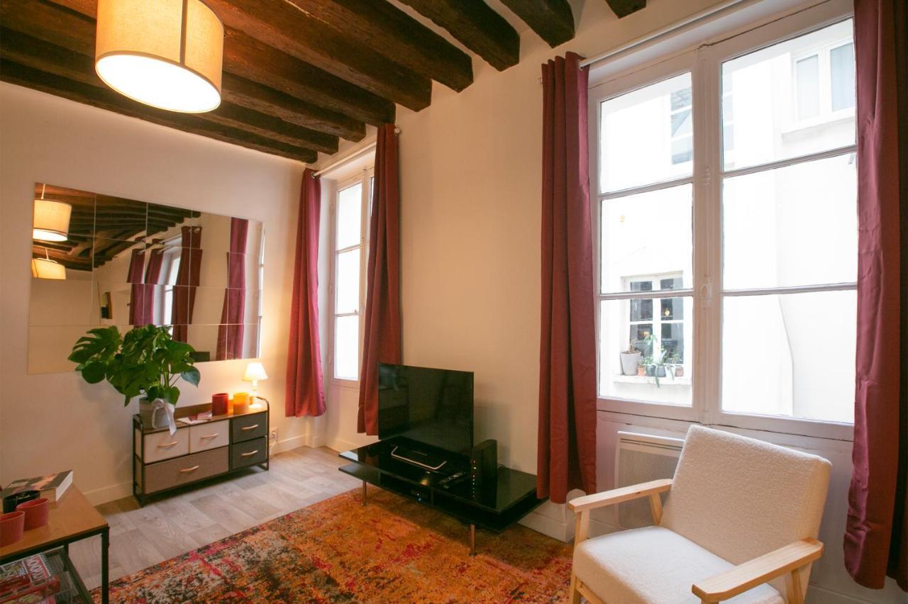Authentic Apartment In Center Of Parisian Marais Buitenkant foto