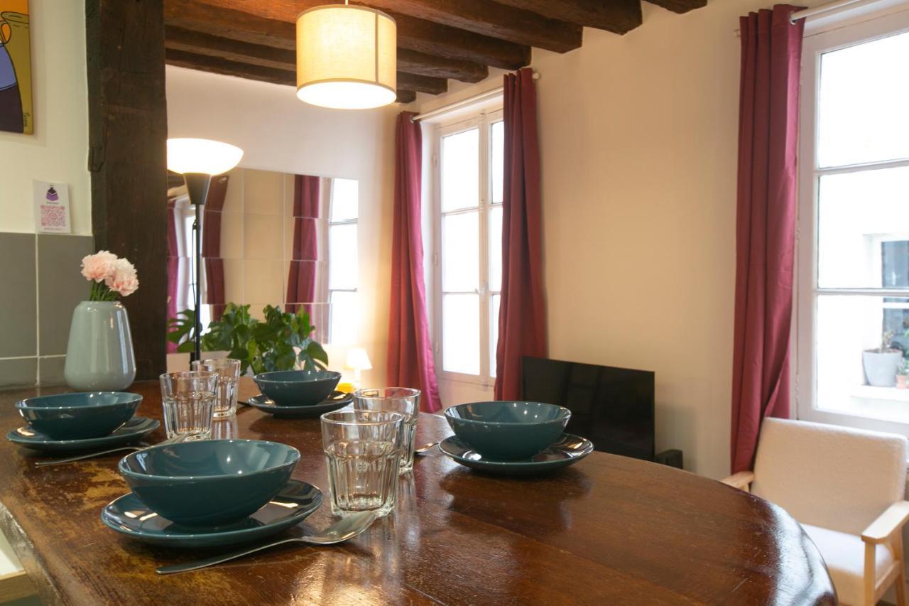 Authentic Apartment In Center Of Parisian Marais Buitenkant foto